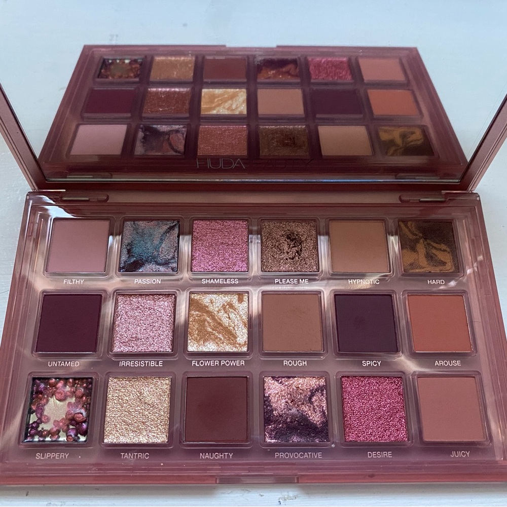 Huda Beauty Naughty Nudes